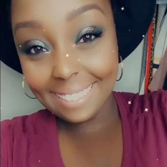 Meet your Posher, Dee - Picture 1 of 1